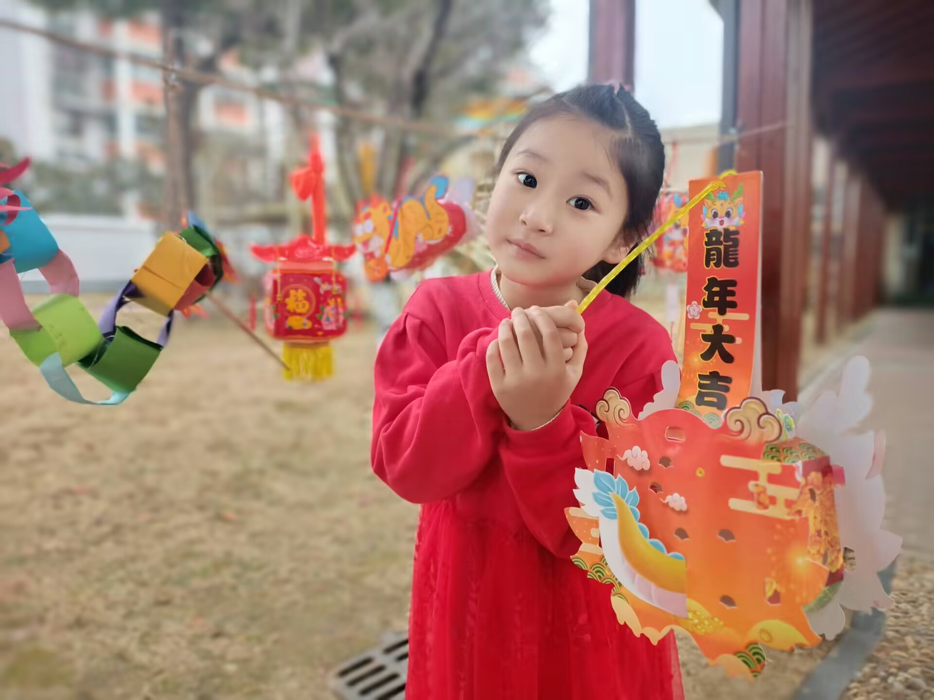 喜迎龙年 “龙”灯高挂