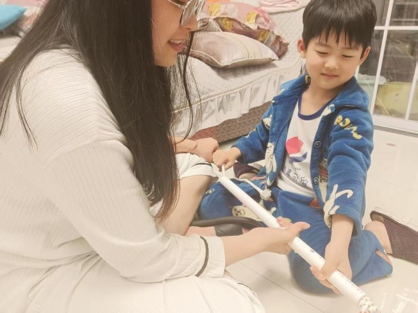 藕塘中心幼儿园：家校携手，…